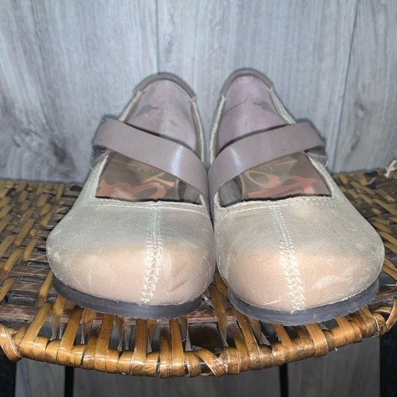 OTBT Salem Women's Mary Jane Wedge Leather Upper EVA Midsole Rubber Outsole 6M - Picture 2 of 8